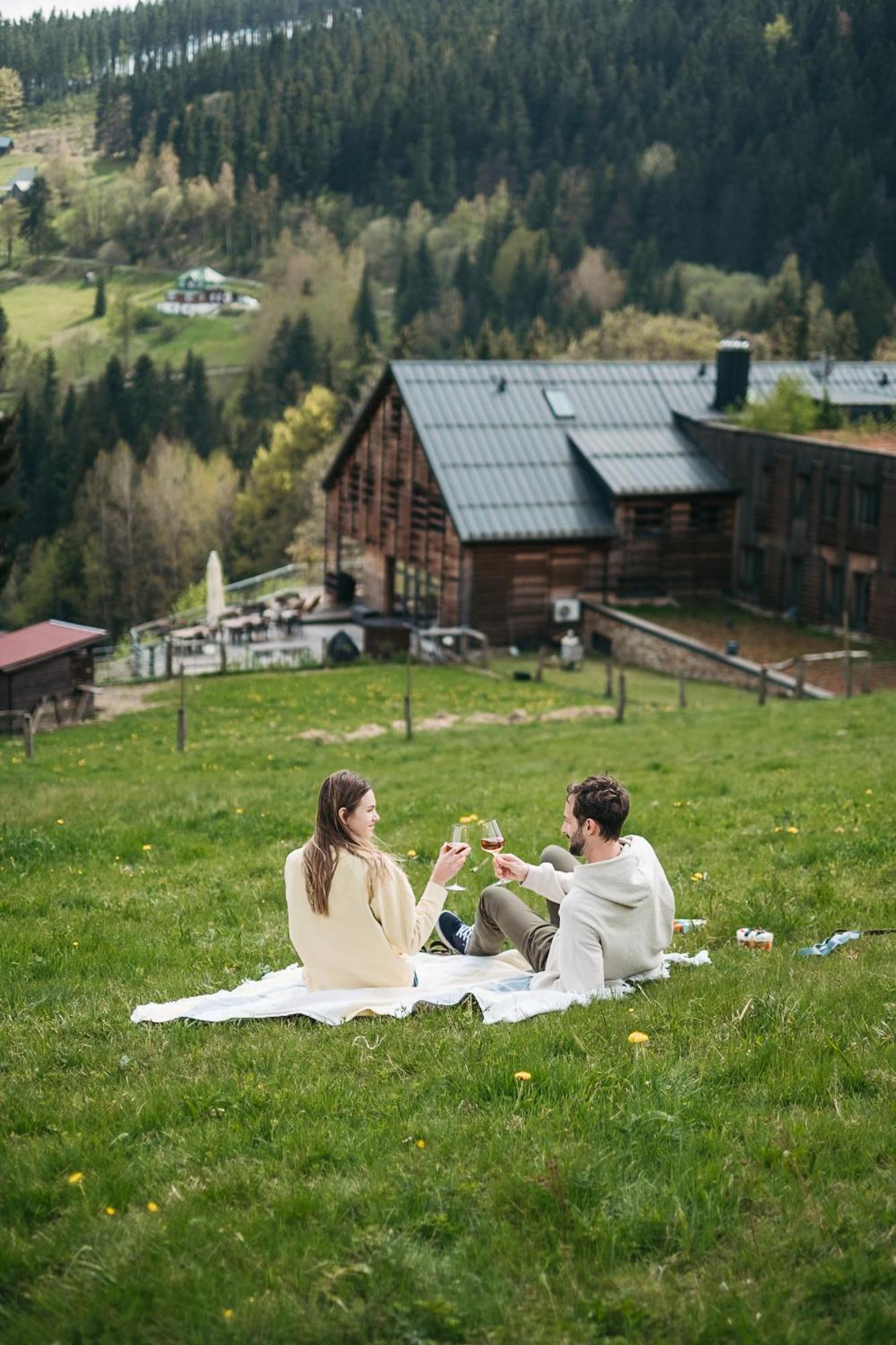 Amenity & Hotel